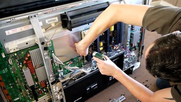 Ремонт телевизора LCD в мастерской